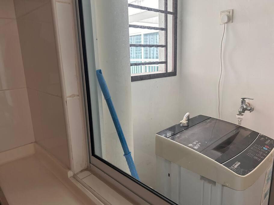 Golden Sands Seaview 3min Walk To Hospital Sultanah Aminah By Micasa